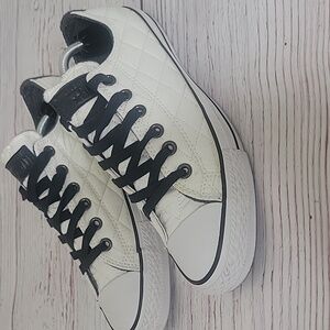 CONVERSE White Quilted Fabric With Black Accents Women's 9.5